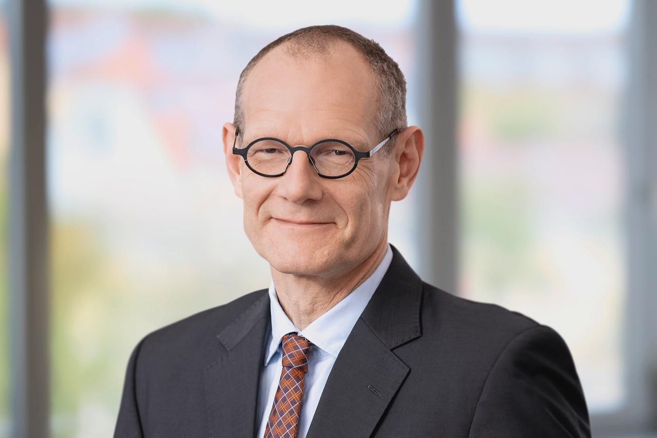 Dr. Bernd Montag