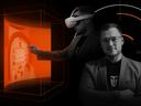Im Bildvordergrund ist ein Schwarz-Weiß-Porträt von Anton Ebert zu sehen. Im Hintergrund Anton, der eine Virtual Reality-Brille trägt und eine Handgeste in Richtung einer abstrahiert dargestellten Virtual-Reality (VR)-Anwendung in Orange macht.